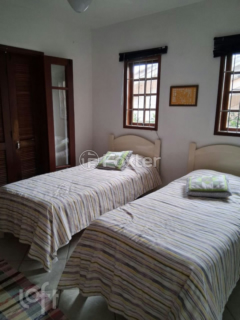 Image 11 - 1000361