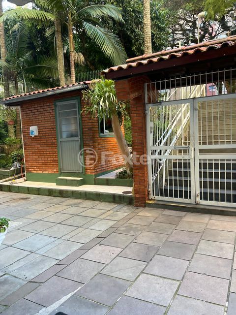Image 9 - 1000417