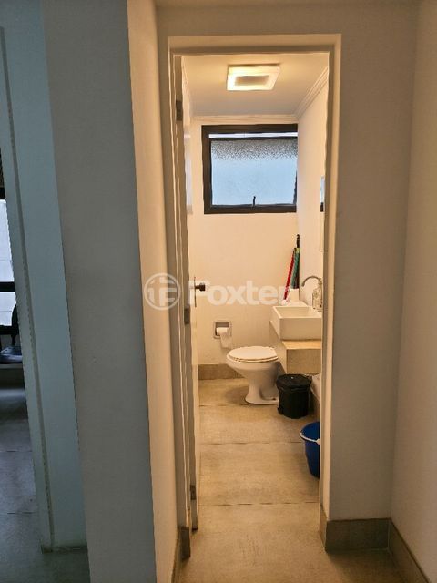 Image 8 - 1000453