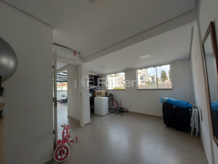 Image 6 - 1000461