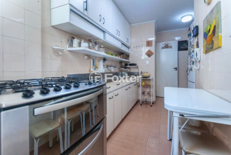Image 37 - 1000470
