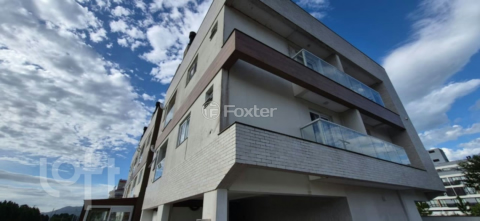 Image 33 - 1000477