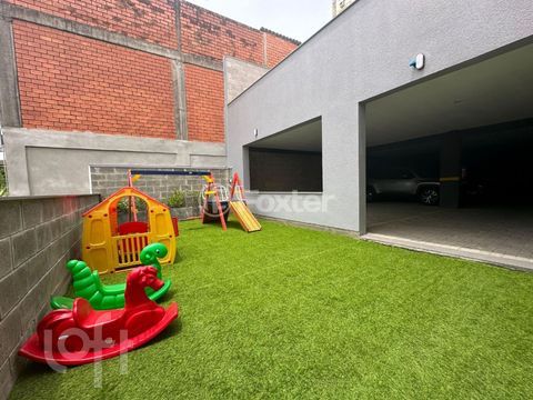 Image 38 - 1000508