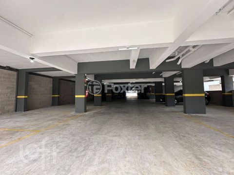 Image 37 - 1000508