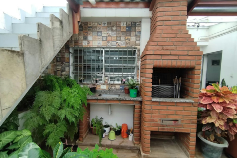 Image 26 - 1000711