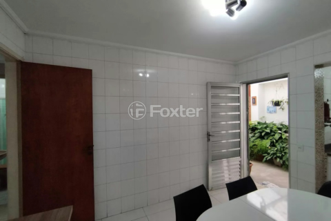 Image 32 - 1000711
