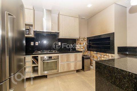 Image 32 - 1000719
