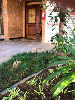 Image 17 - 1000740