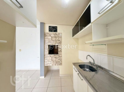 Image 37 - 1000740