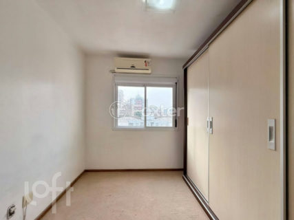 Image 30 - 1000740