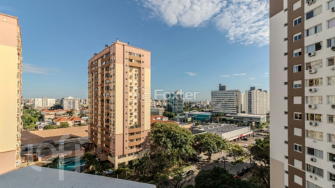 Image 44 - 1000754