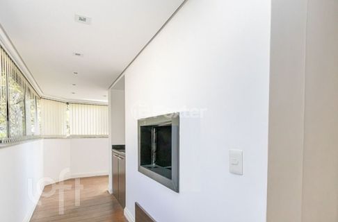 Image 3 - 1000758