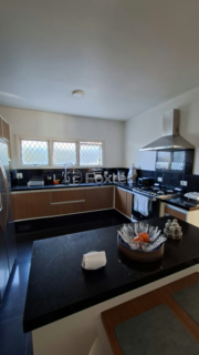 Image 32 - 1000811