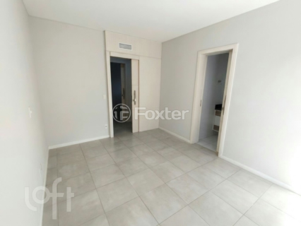 Image 21 - 1000858