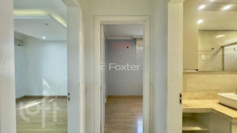 Image 4 - 1000938