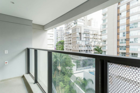 Image 6 - 1000940