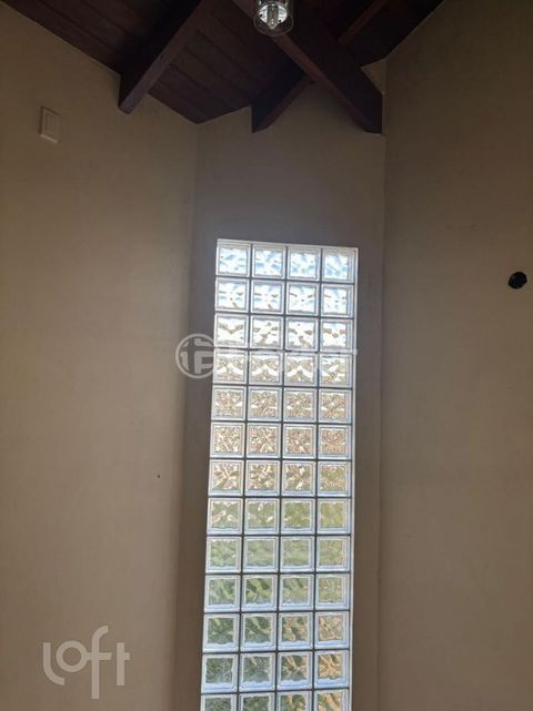 Image 12 - 1000942