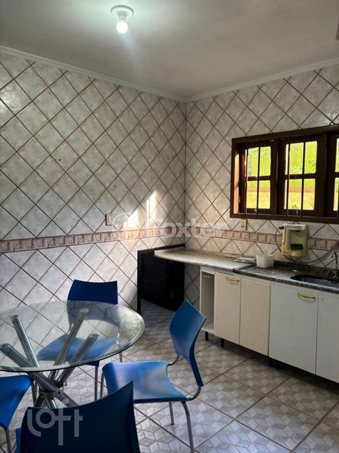 Image 2 - 1000942