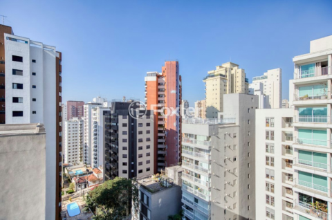 Image 33 - 1000945