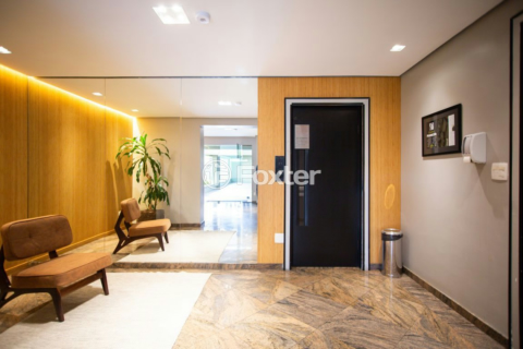 Image 60 - 1000945