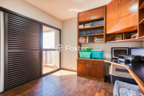 Image 38 - 1000945