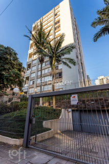 Image 60 - 1000946