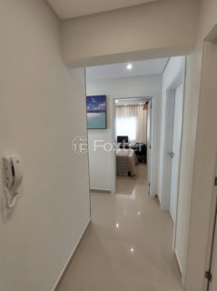 Image 44 - 1001057