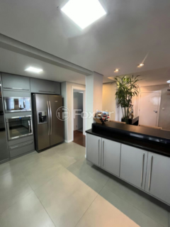 Image 21 - 1001068