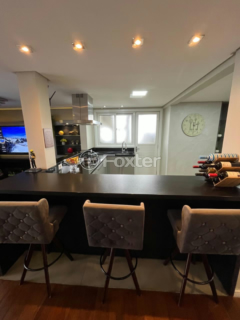 Image 22 - 1001068
