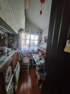 Image 37 - 1001096