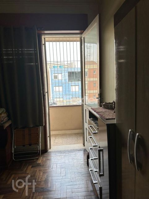 Image 17 - 1001345