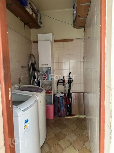 Image 11 - 1001345
