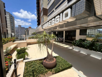Image 9 - 1001368