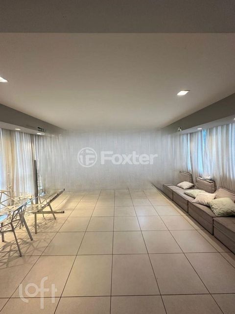 Image 17 - 1001430