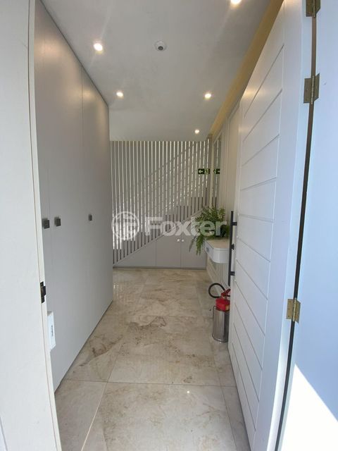 Image 22 - 1001511