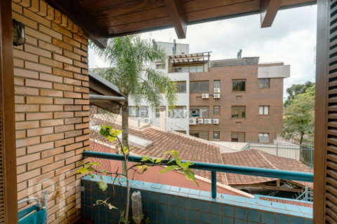 Image 17 - 1001558