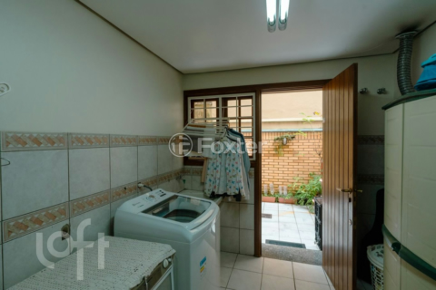 Image 25 - 1001558