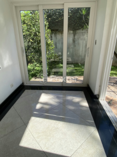 Image 11 - 1001563