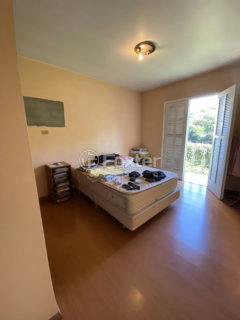 Image 38 - 1001563