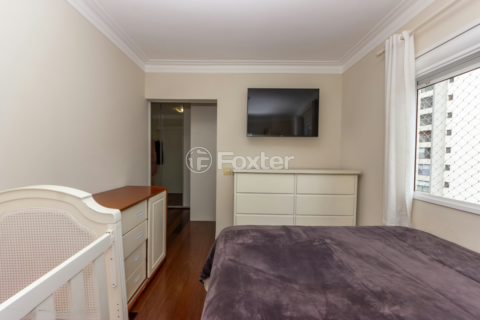 Image 33 - 1001571