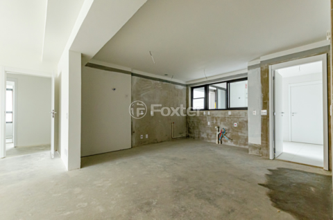 Image 27 - 1001573