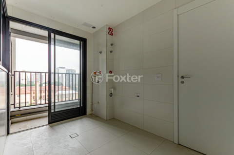 Image 30 - 1001573