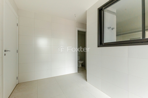 Image 37 - 1001573