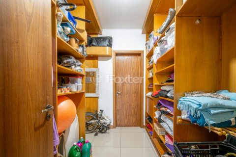 Image 45 - 1001702