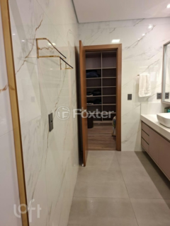 Image 2 - 1001704