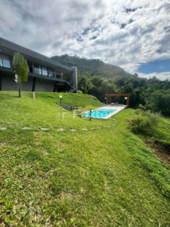 Image 34 - 1001704