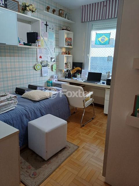 Image 10 - 1001747