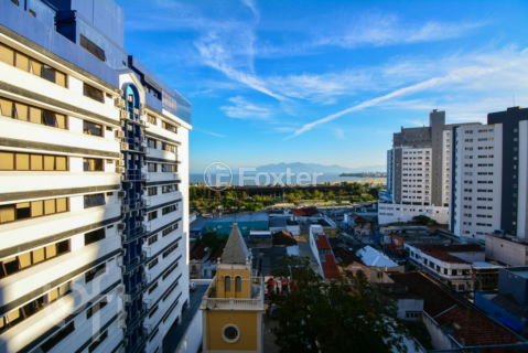 Image 17 - 1001911