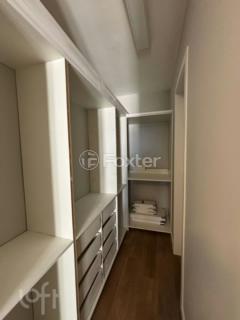 Image 8 - 1001911
