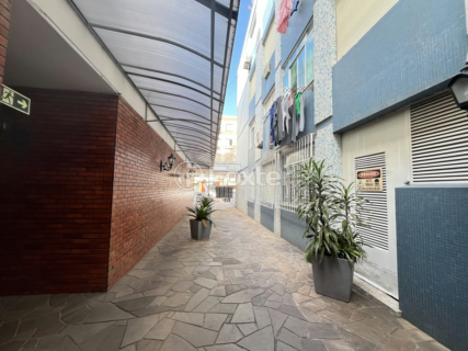 Image 17 - 1001927
